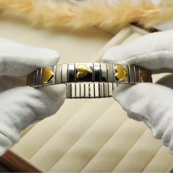 New Gold Heart Charm Bracelet - Picture 3 of 10